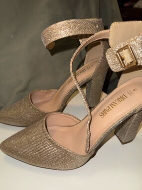 Sparkle Pointed Toe Ankle Tie Flats in Gold